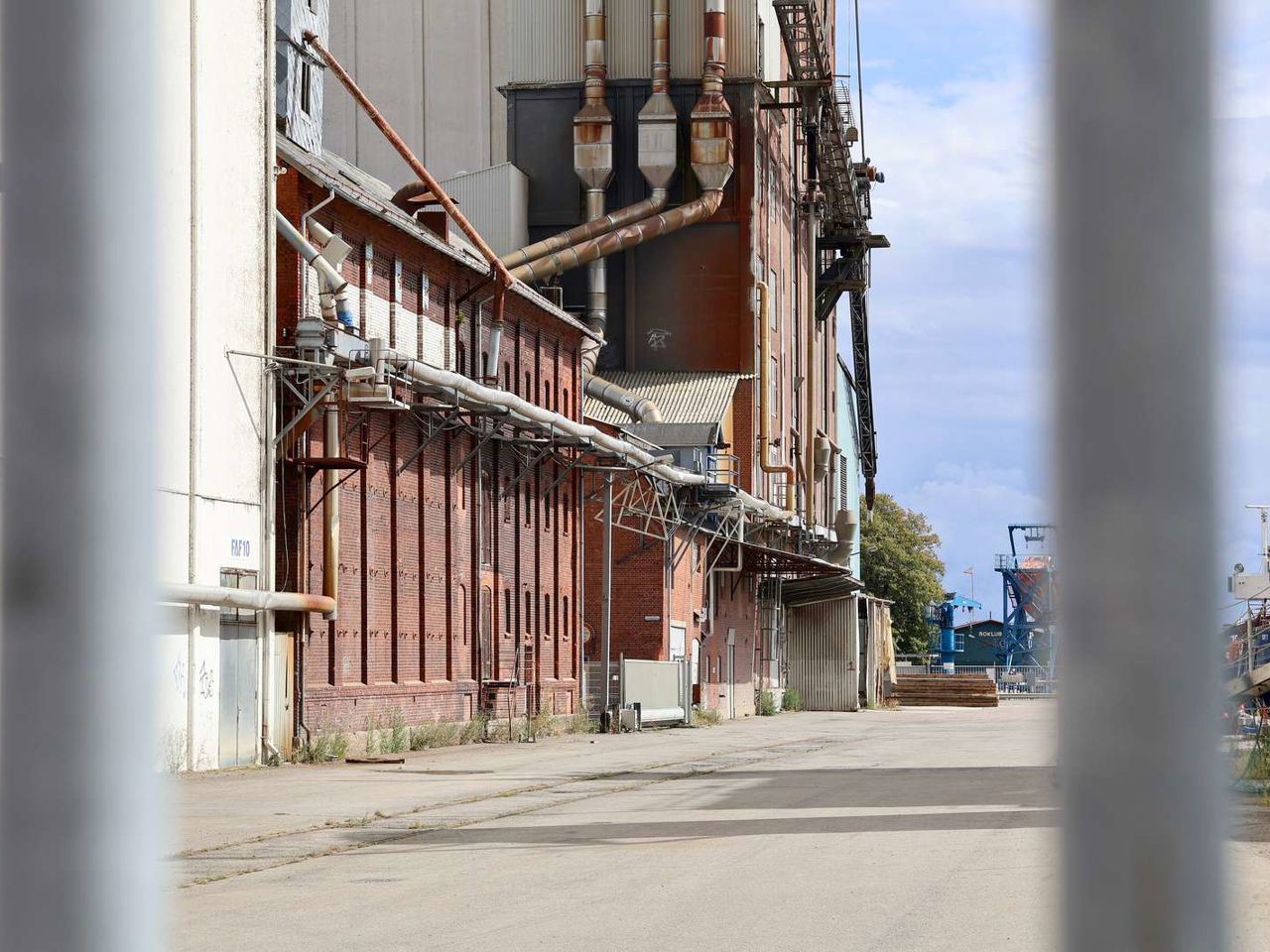 Østre Havn, set fra nord mod syd. 1901-pakhuset, som skal bevares, ses i midten af billedet.