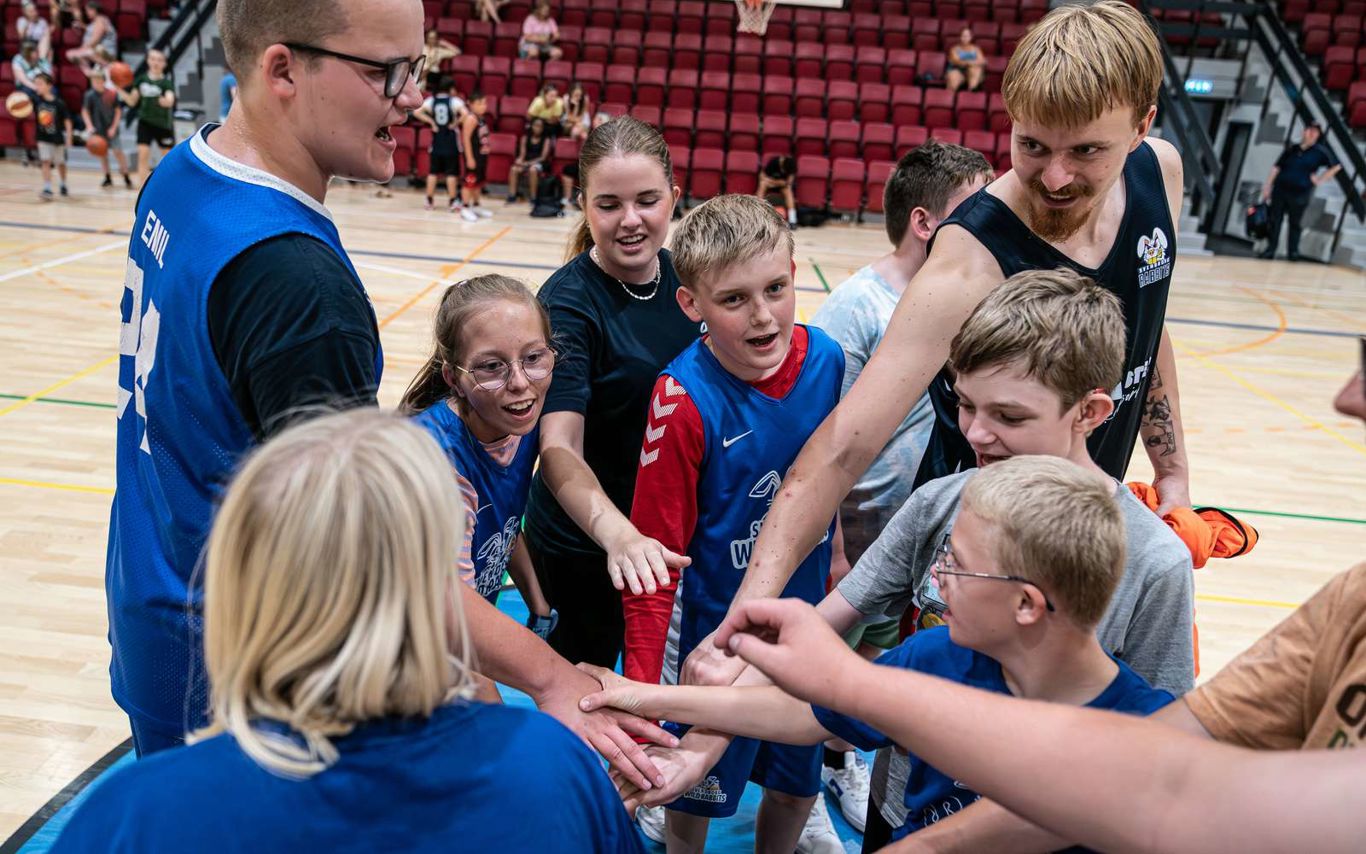 Basketball med Wild Rabbits - fælles time out