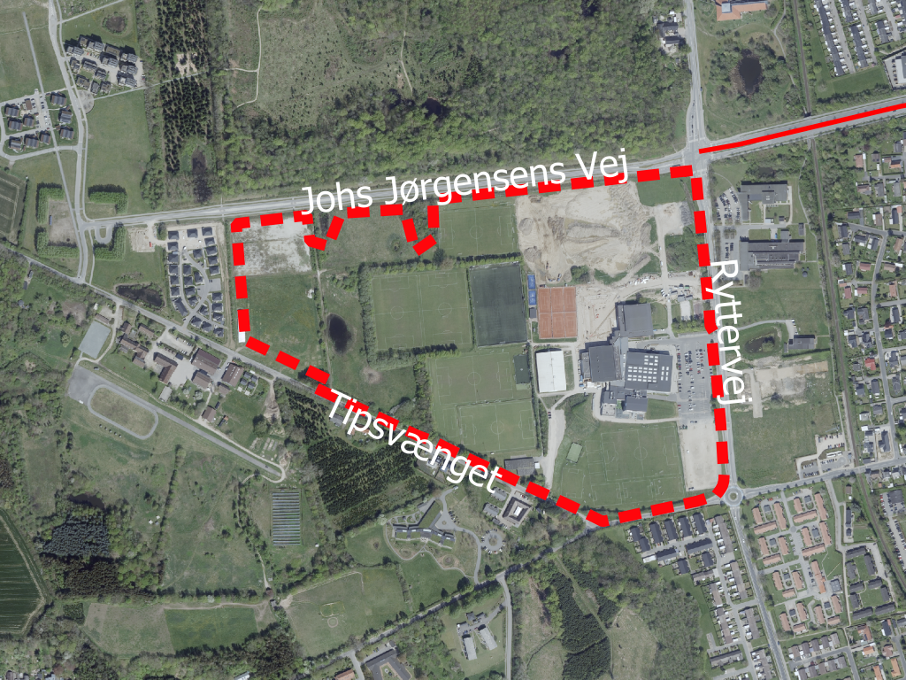 Luftfoto over lokalplanens område, området er markeret med en rød stiplet linje.