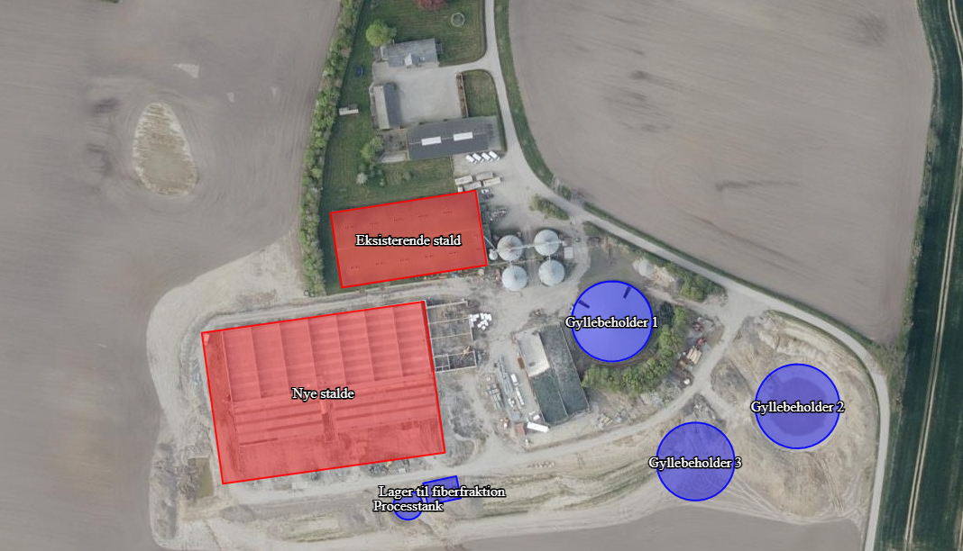Oversigtsfoto af det ansøgte husdyrbrug på Sønderskovvej 2, 5953 Tranekær med 2 stalde, 3 gyllebeholdere og gylleforsuring