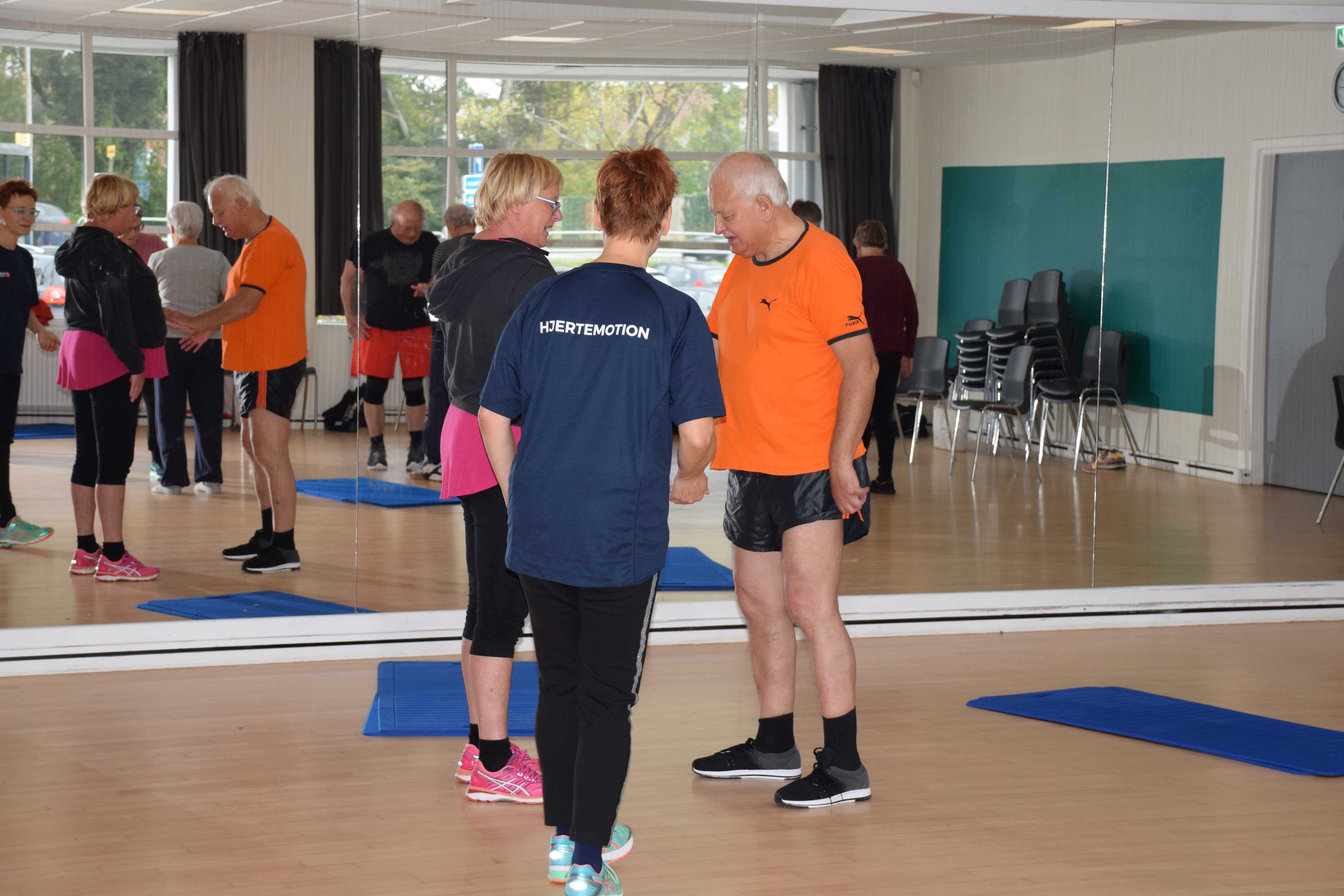 Frivillige dyrker motion