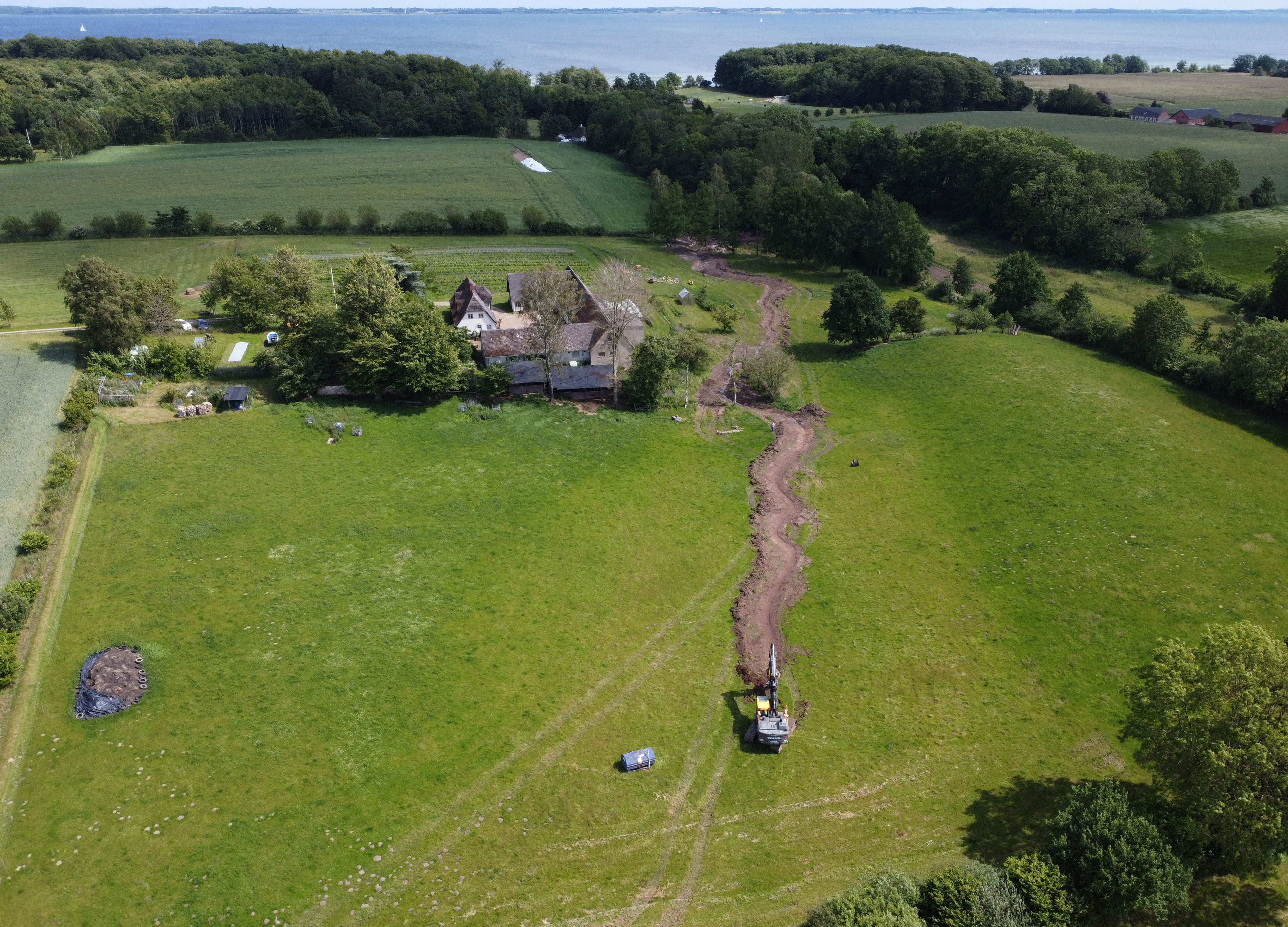Vrangbækken, som igen snor sig gennem landskabet