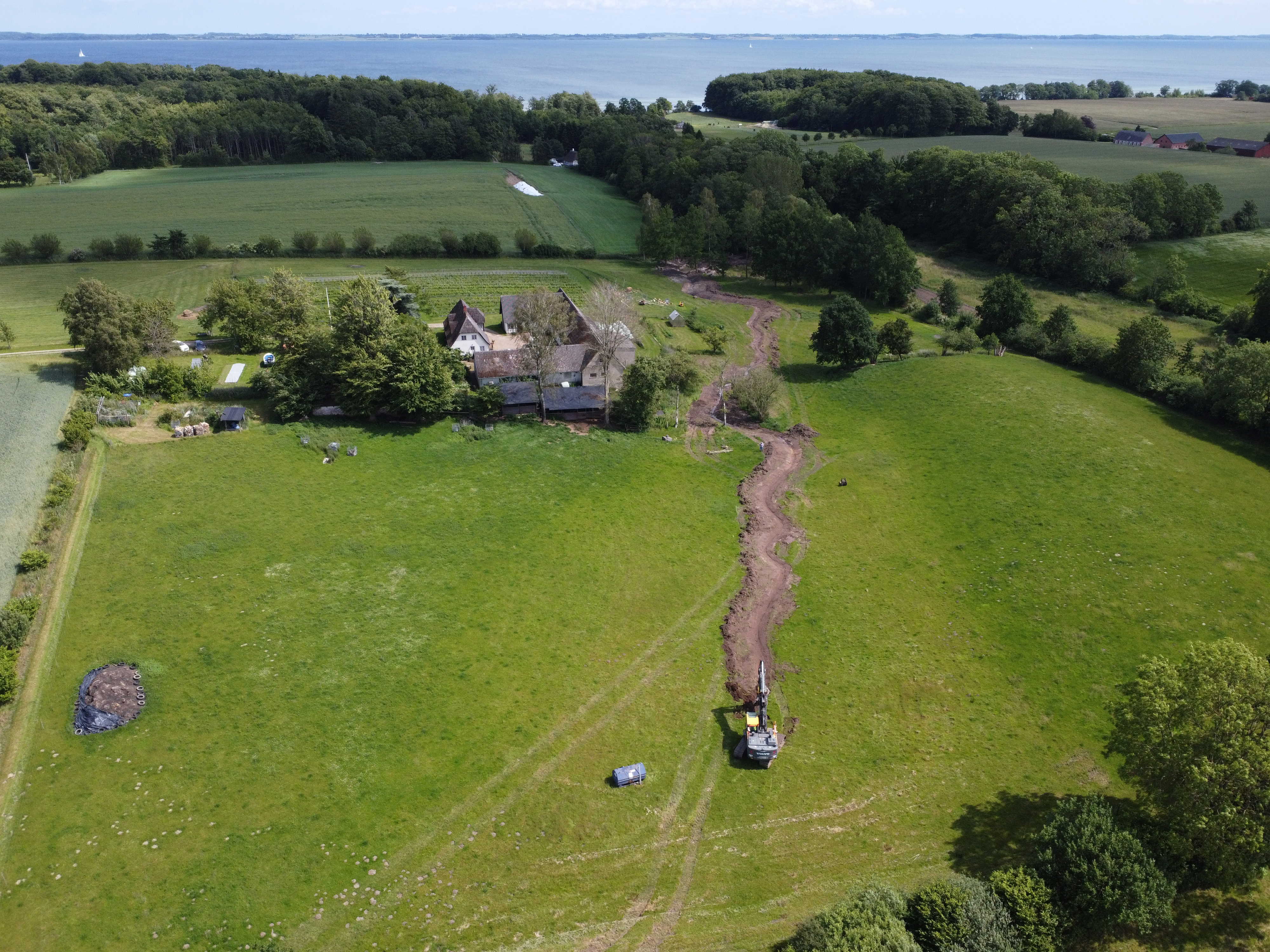 Vrangbækken, som igen snor sig gennem landskabet