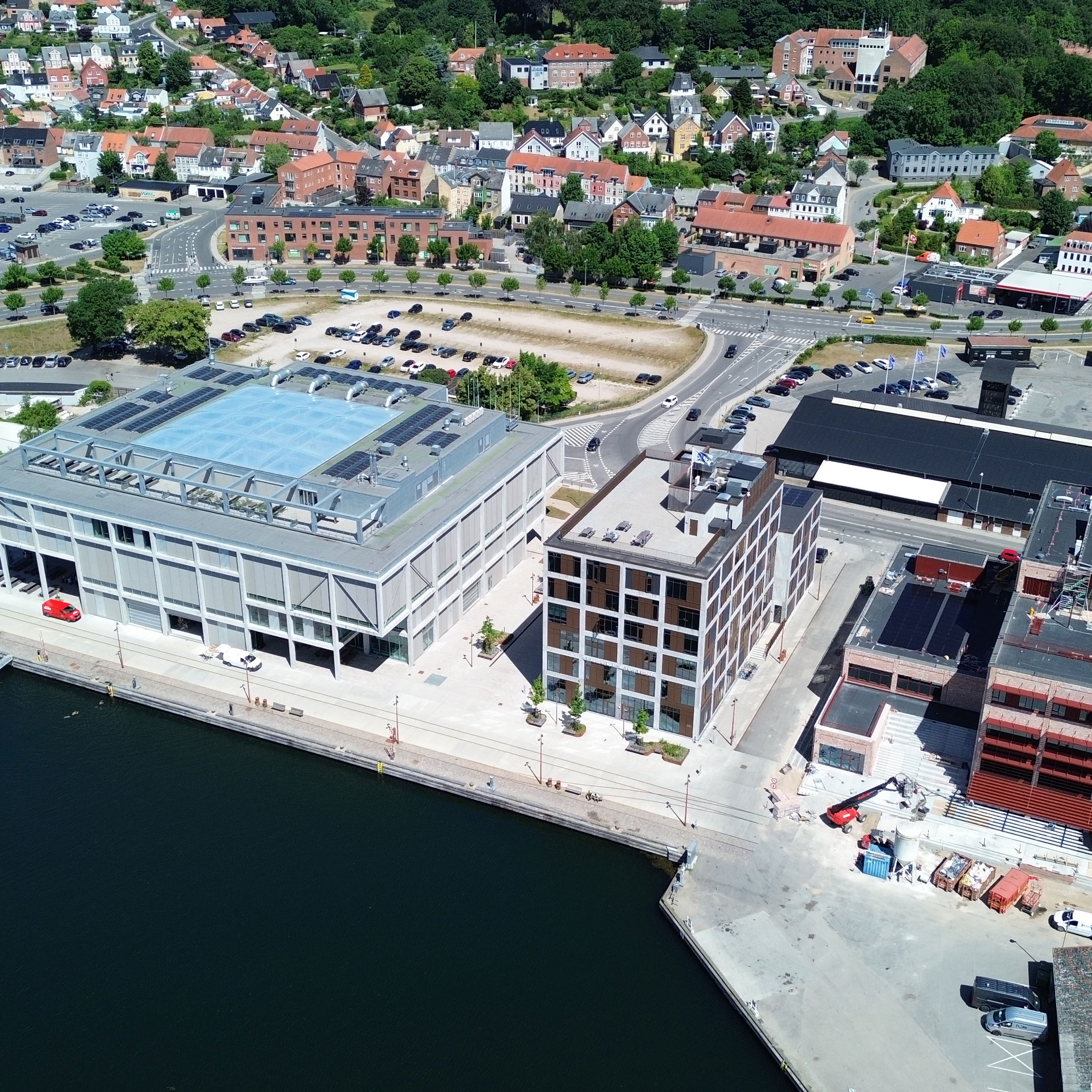 Dronefoto af Nordre Kaj med godsbanearealet i baggrunden.