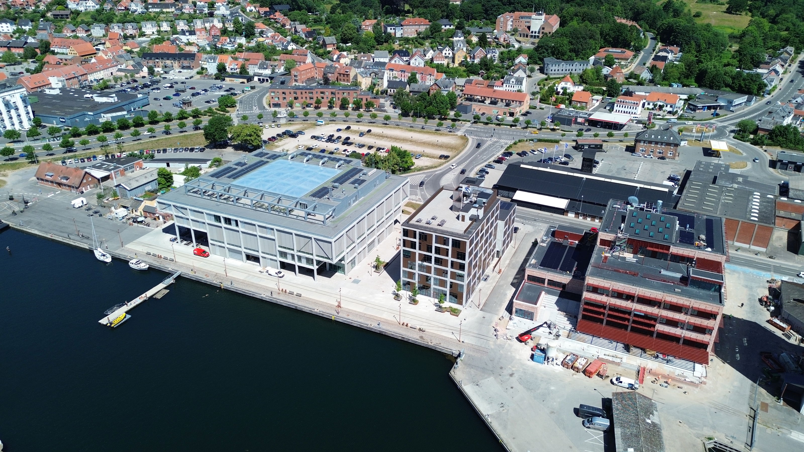 Dronefoto af Nordre Kaj med godsbanearealet i baggrunden.