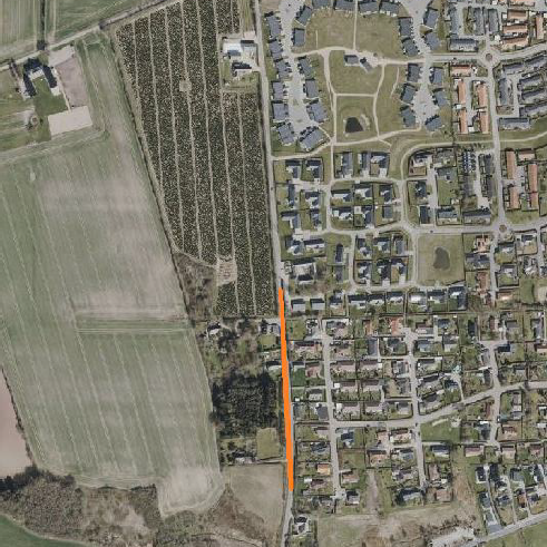 Markering af strækning på Højensvej mellem bytavlen og nr. 21. Strækningen er ca. 300 meter lang.