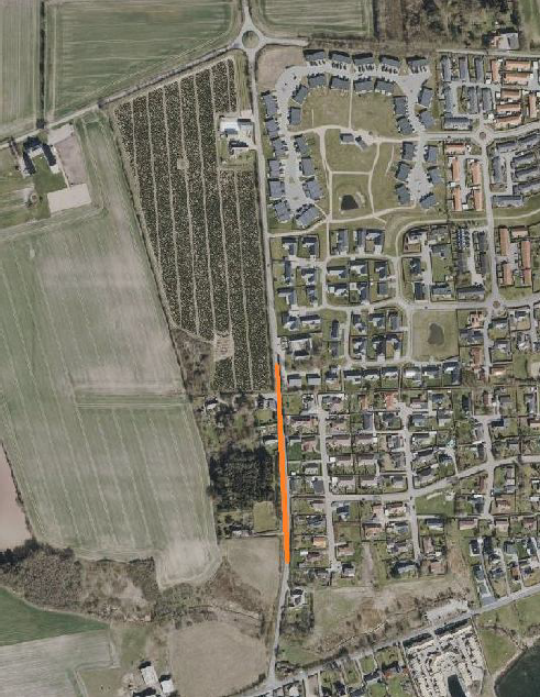 Markering af strækning på Højensvej mellem bytavlen og nr. 21. Strækningen er ca. 300 meter lang.