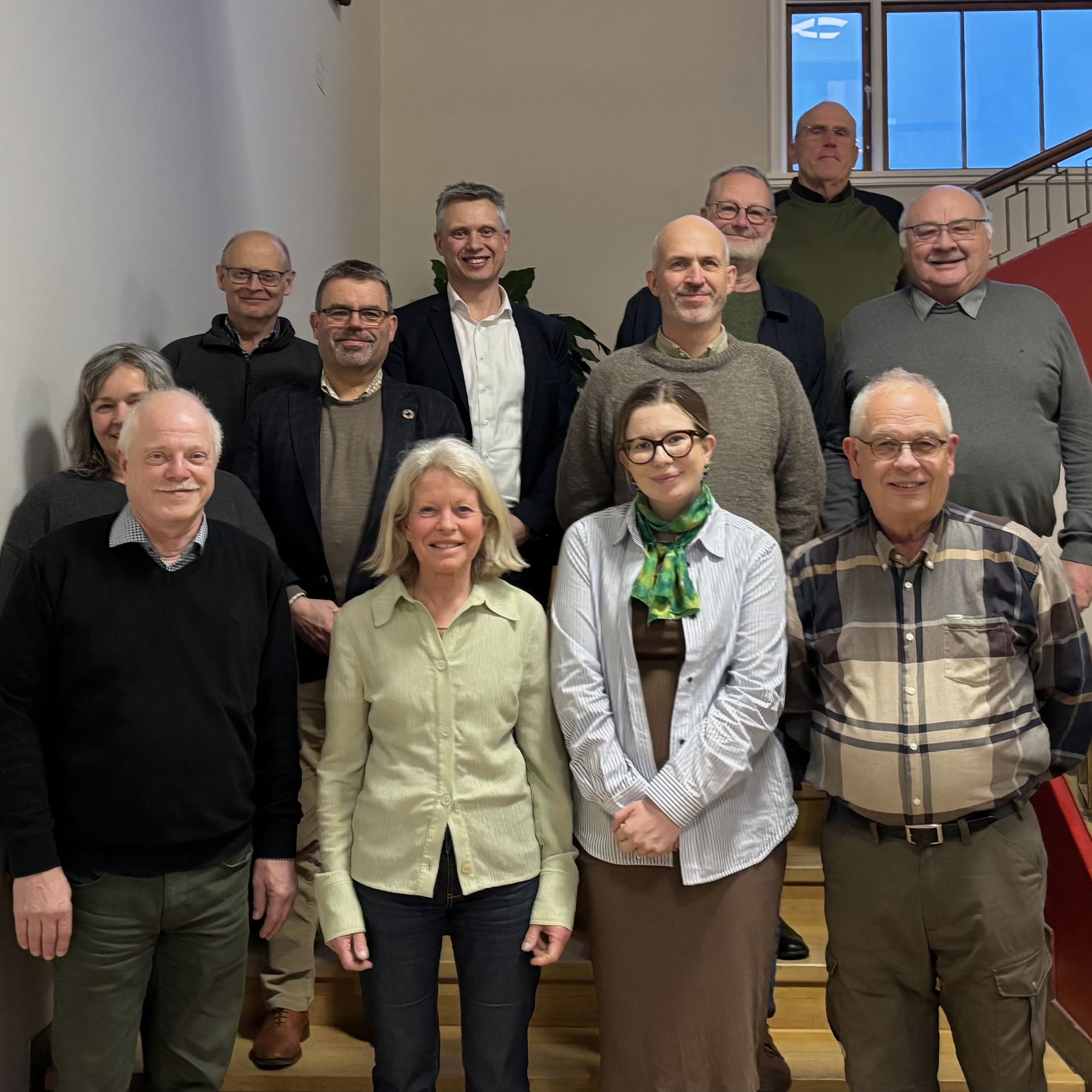 Fællesfoto af medlemmerne af den lokale trepart