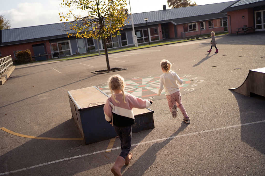 legende børn i skolegård