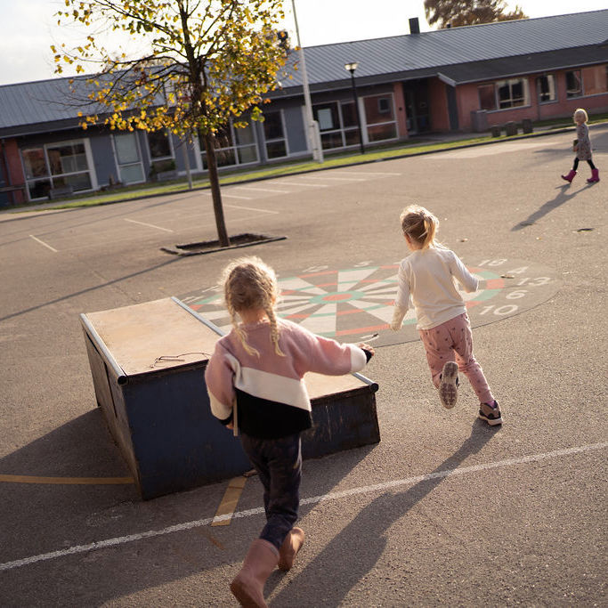 legende børn i skolegård