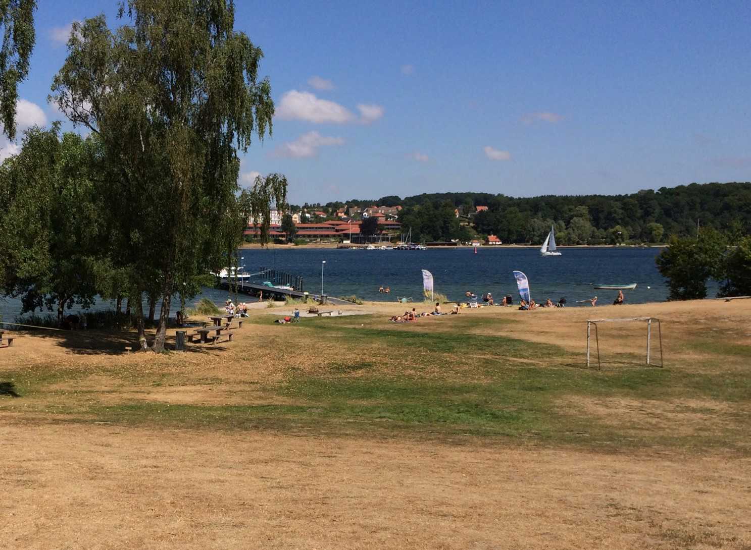 Vindebyøre Strand ligger naturskønt ud til Svendborg Sund på nordspidsen af Tåsinge.