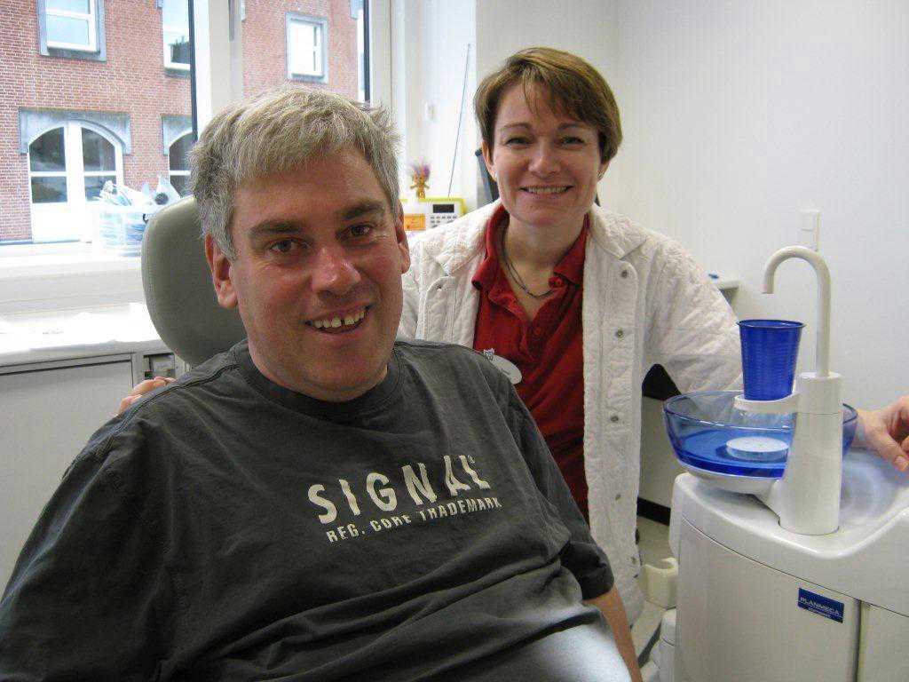 Borger og tandplejepersonal på tandklinik