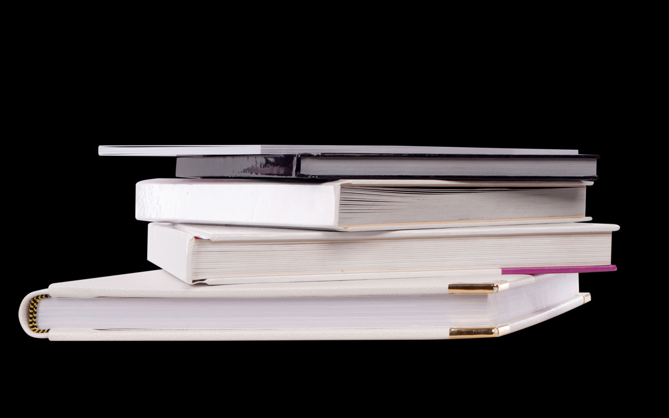 5 bøger ovenpå hinanden