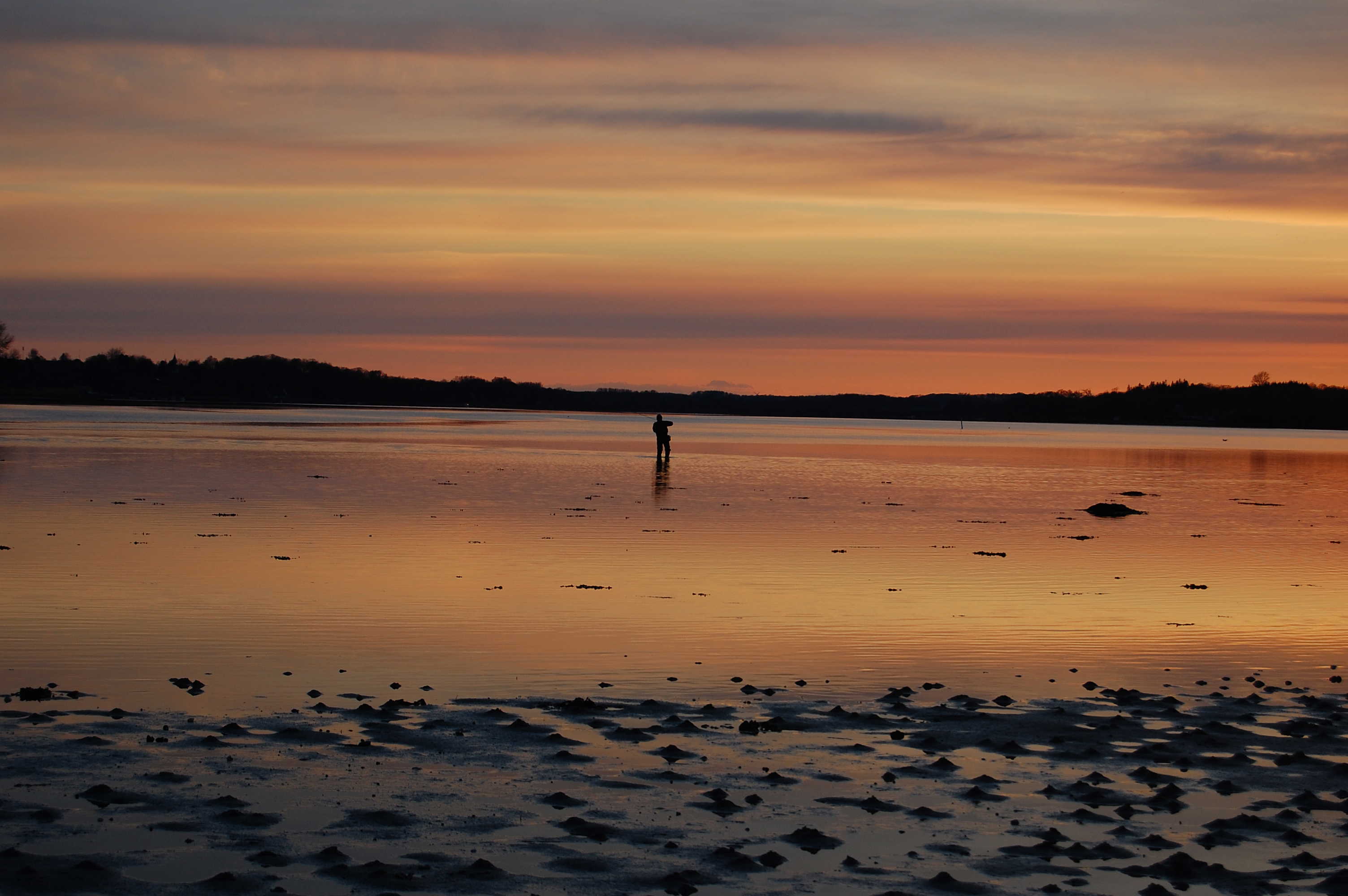 Lystfisker i solnedgangen.