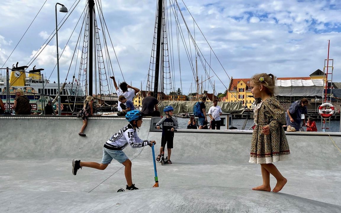 Skatebanen på Frederiksø tiltrækker mange børn