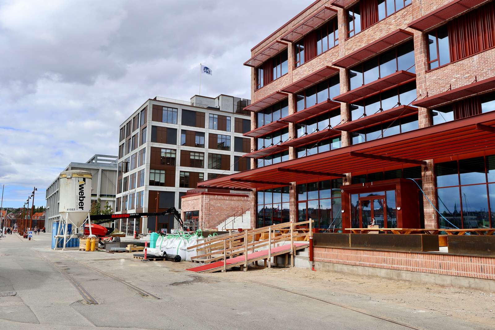 UCL-bygningen er næsten færdig. Nu mangler byrummene, forbindelserne og vejene rundt om.