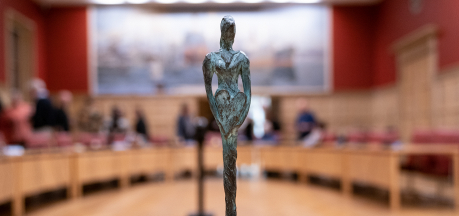 Statuette af kunstneren Sabine Jensen - Handicapprisen