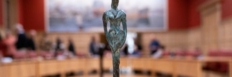 Statuette af kunstneren Sabine Jensen - Handicapprisen