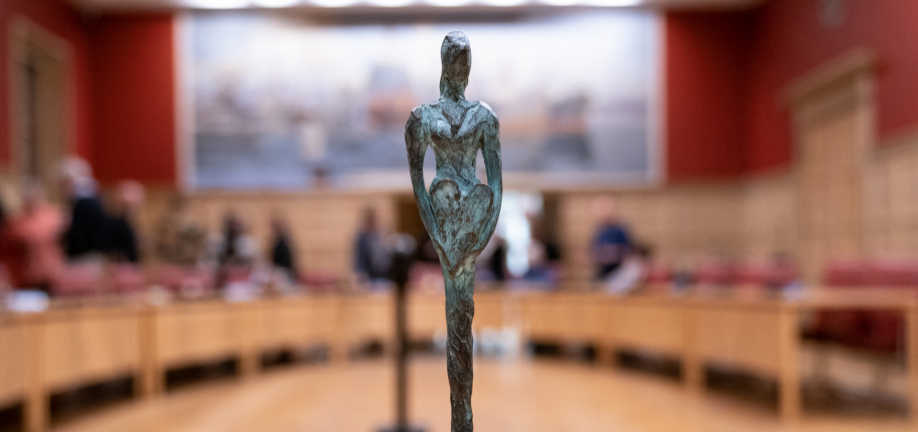 Statuette af kunstneren Sabine Jensen - Handicapprisen