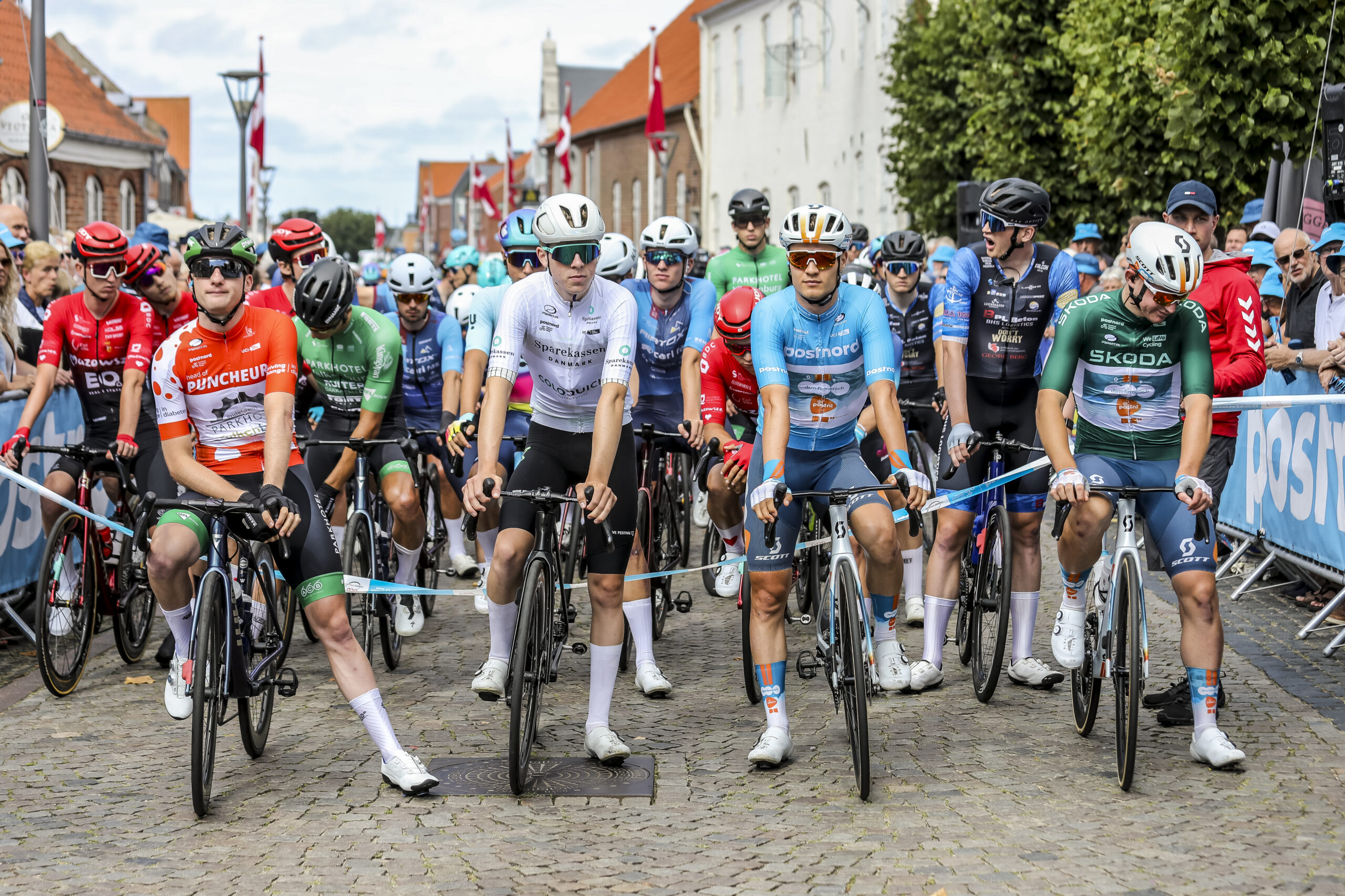 Cykelryttere til start ved Danmark Rundt i Ringkøbing 2024