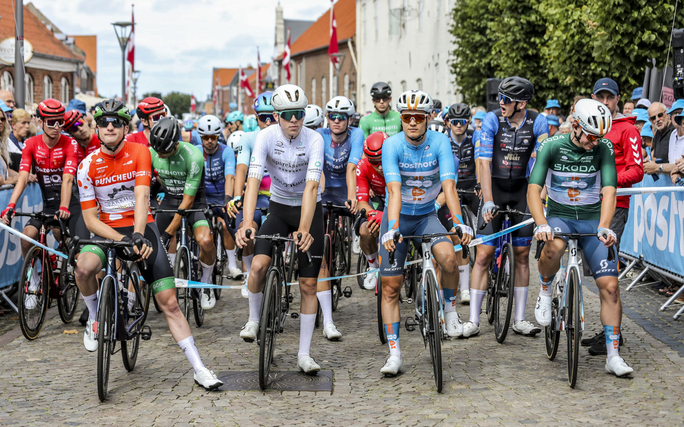 Cykelryttere til start ved Danmark Rundt i Ringkøbing 2024