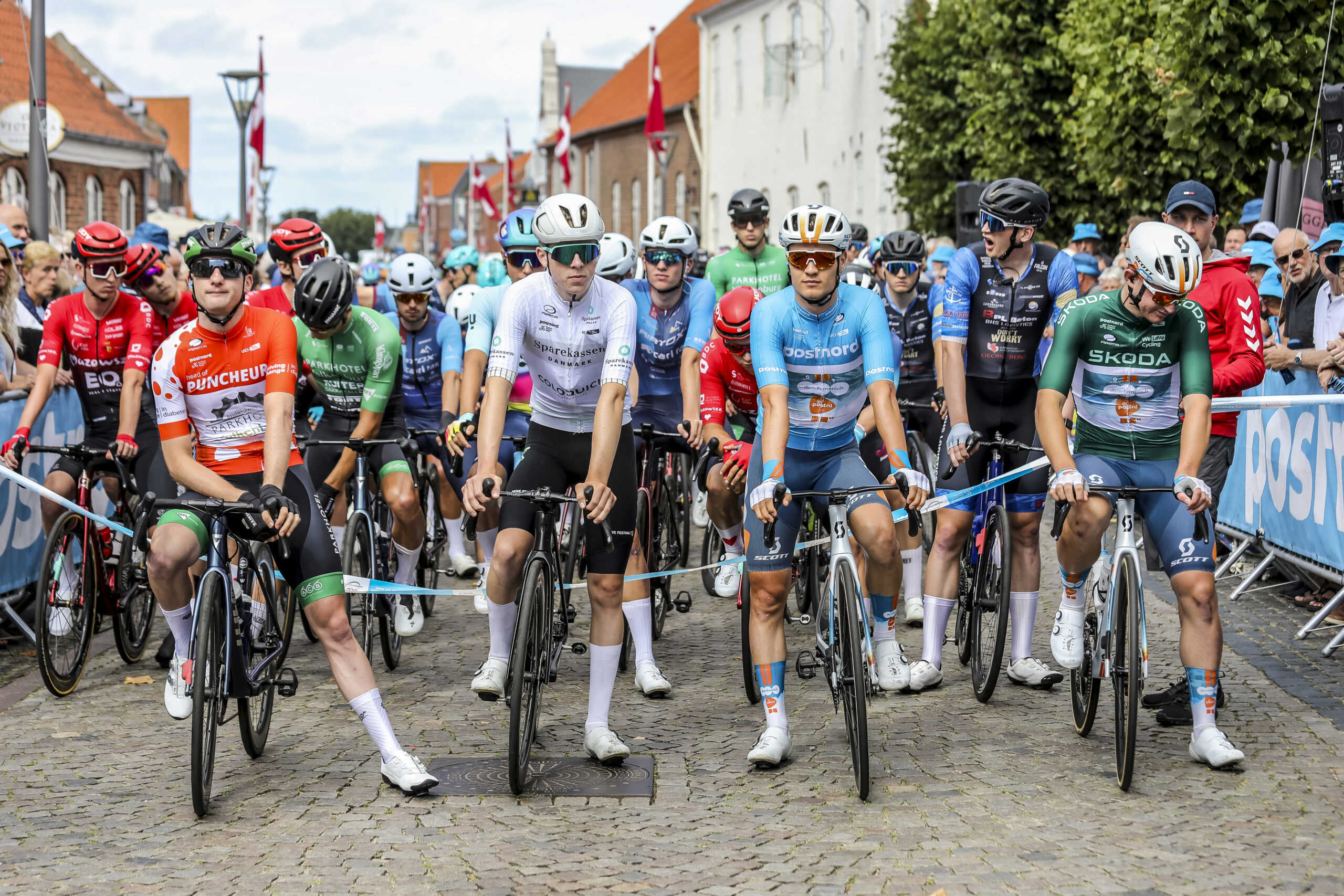 Cykelryttere til start ved Danmark Rundt i Ringkøbing 2024