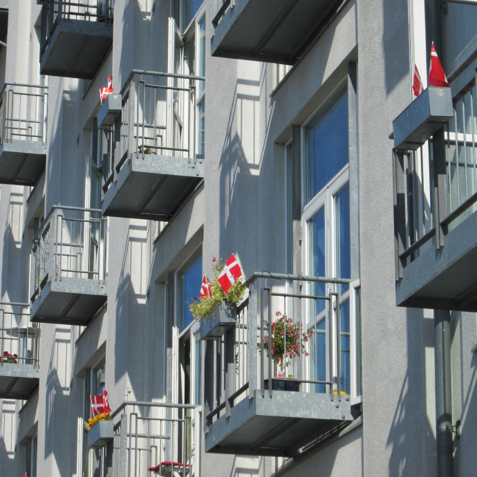 Frøavlen Flag på altanerne