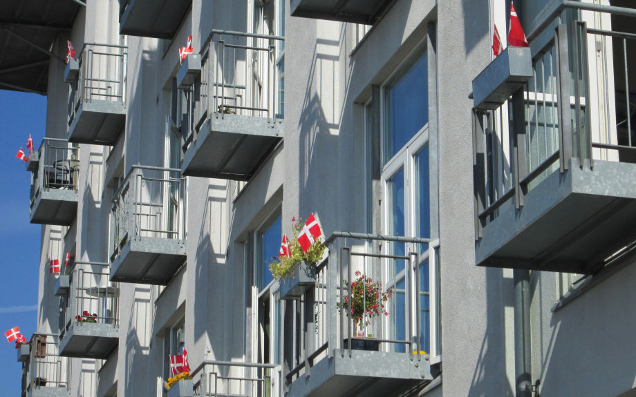 Frøavlen Flag på altanerne