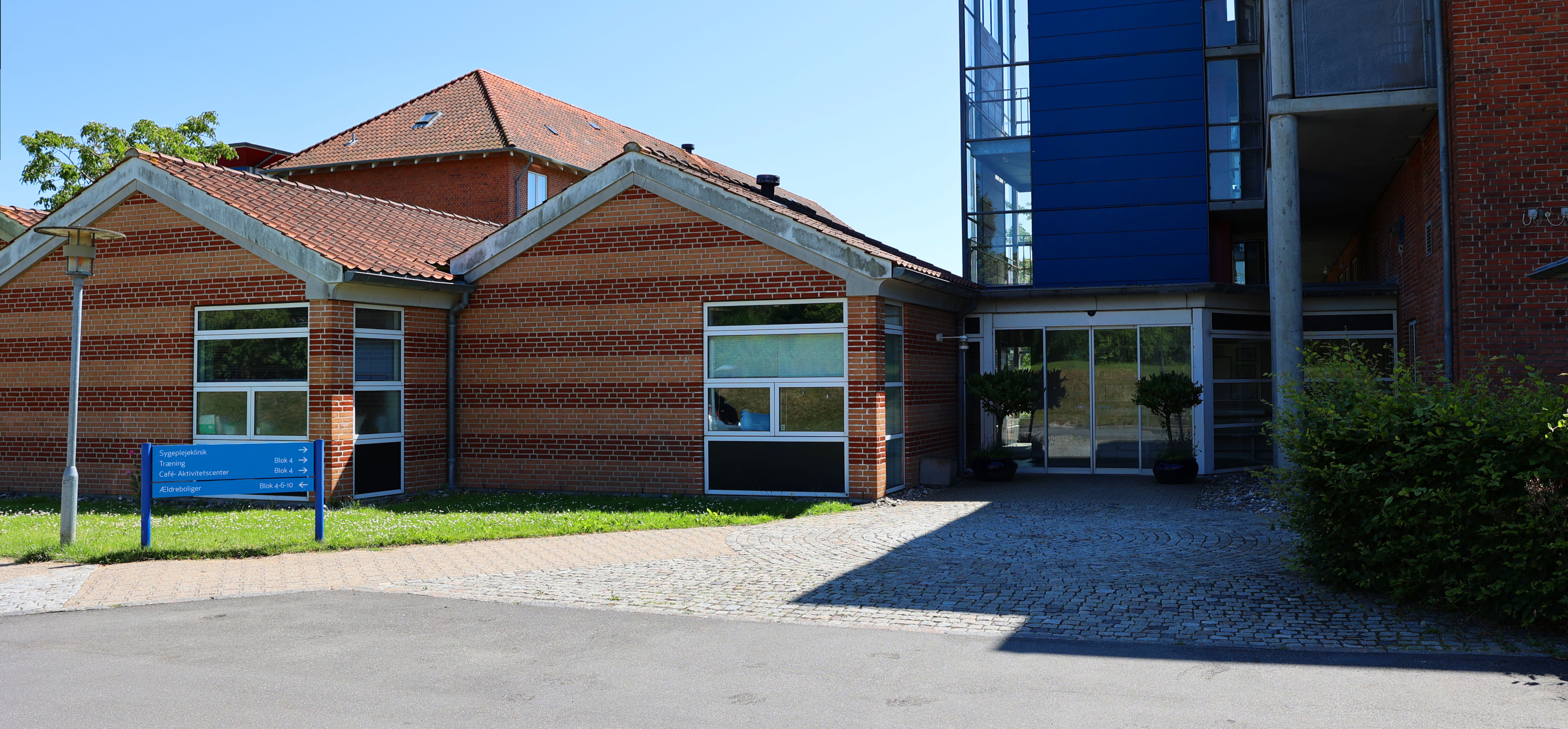 Foto af indgangsparti til Aldersro