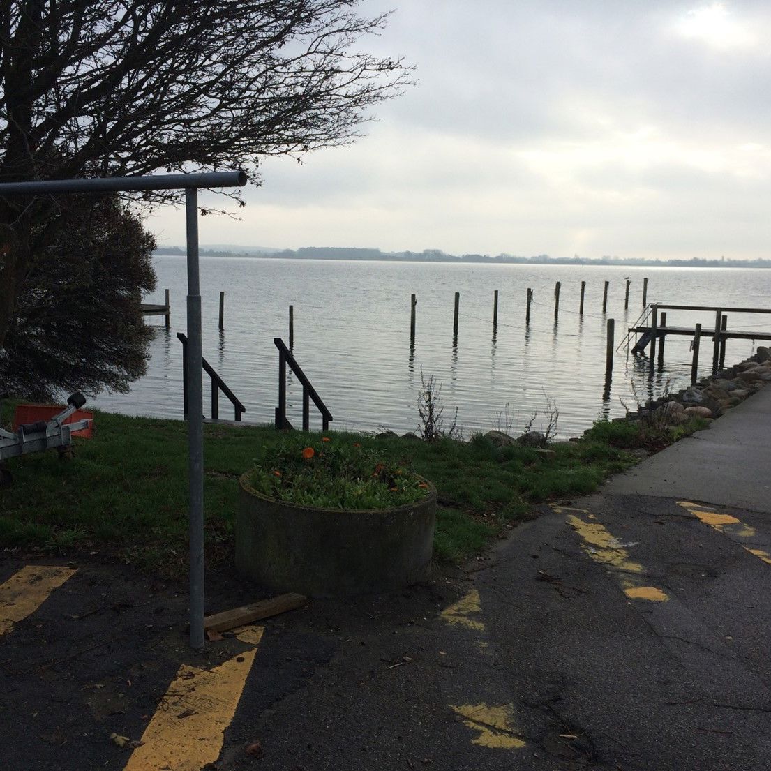 Rantzausminde Havbad ligger på ydersiden af Rantzausminde Havns østligste mole.