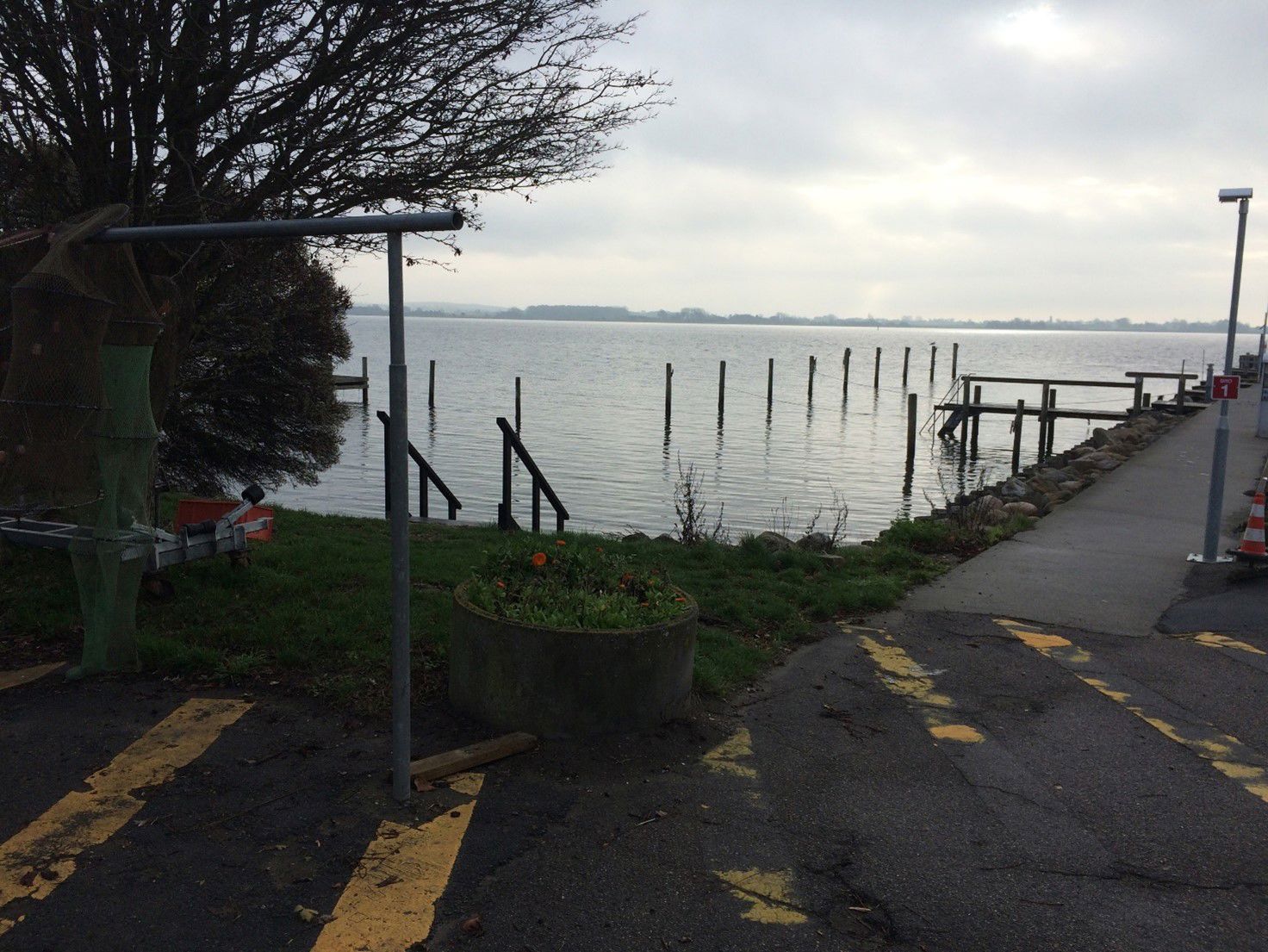 Rantzausminde Havbad ligger på ydersiden af Rantzausminde Havns østligste mole.