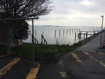 Rantzausminde Havbad ligger på ydersiden af Rantzausminde Havns østligste mole.