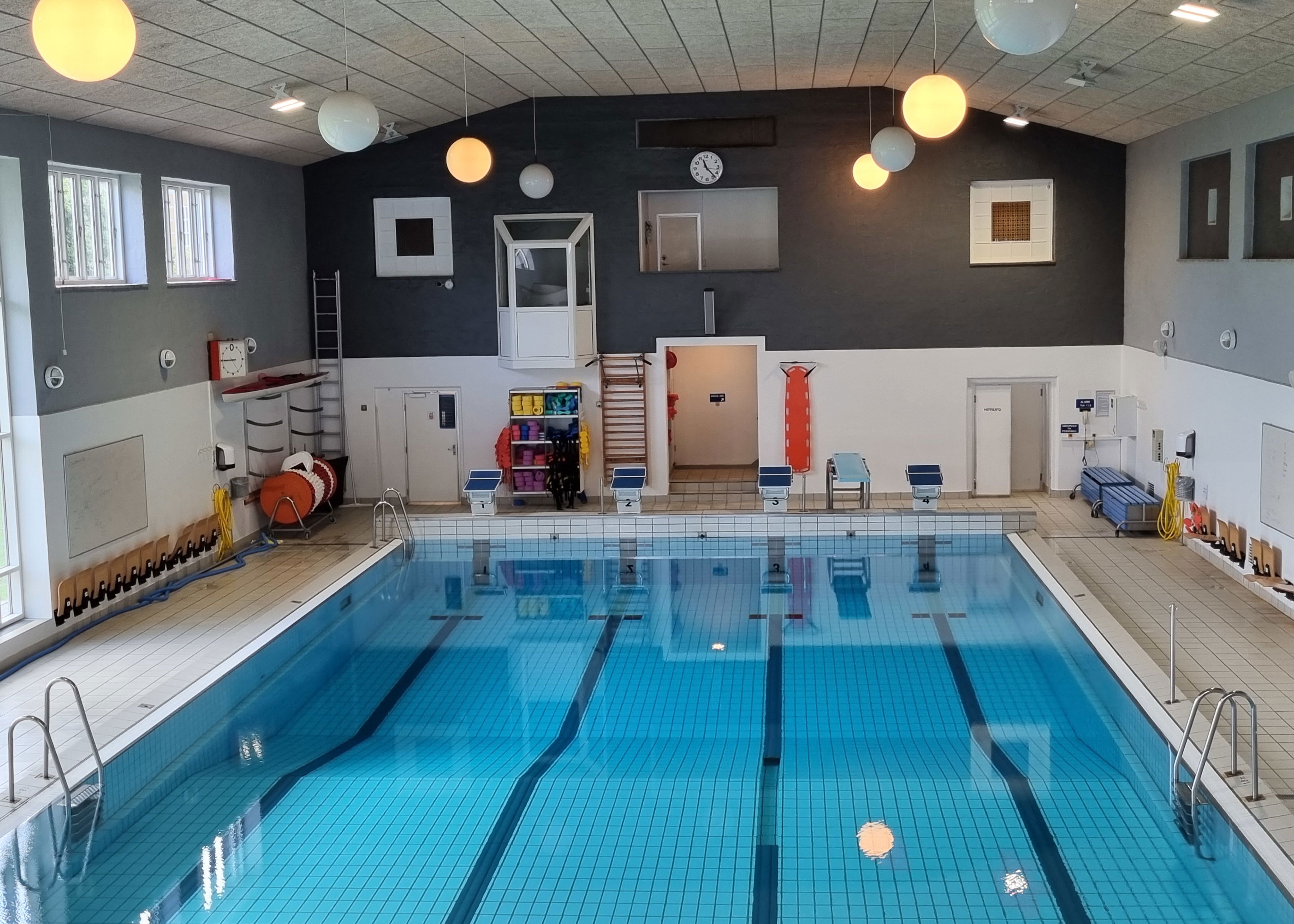 Illustration svømmehal