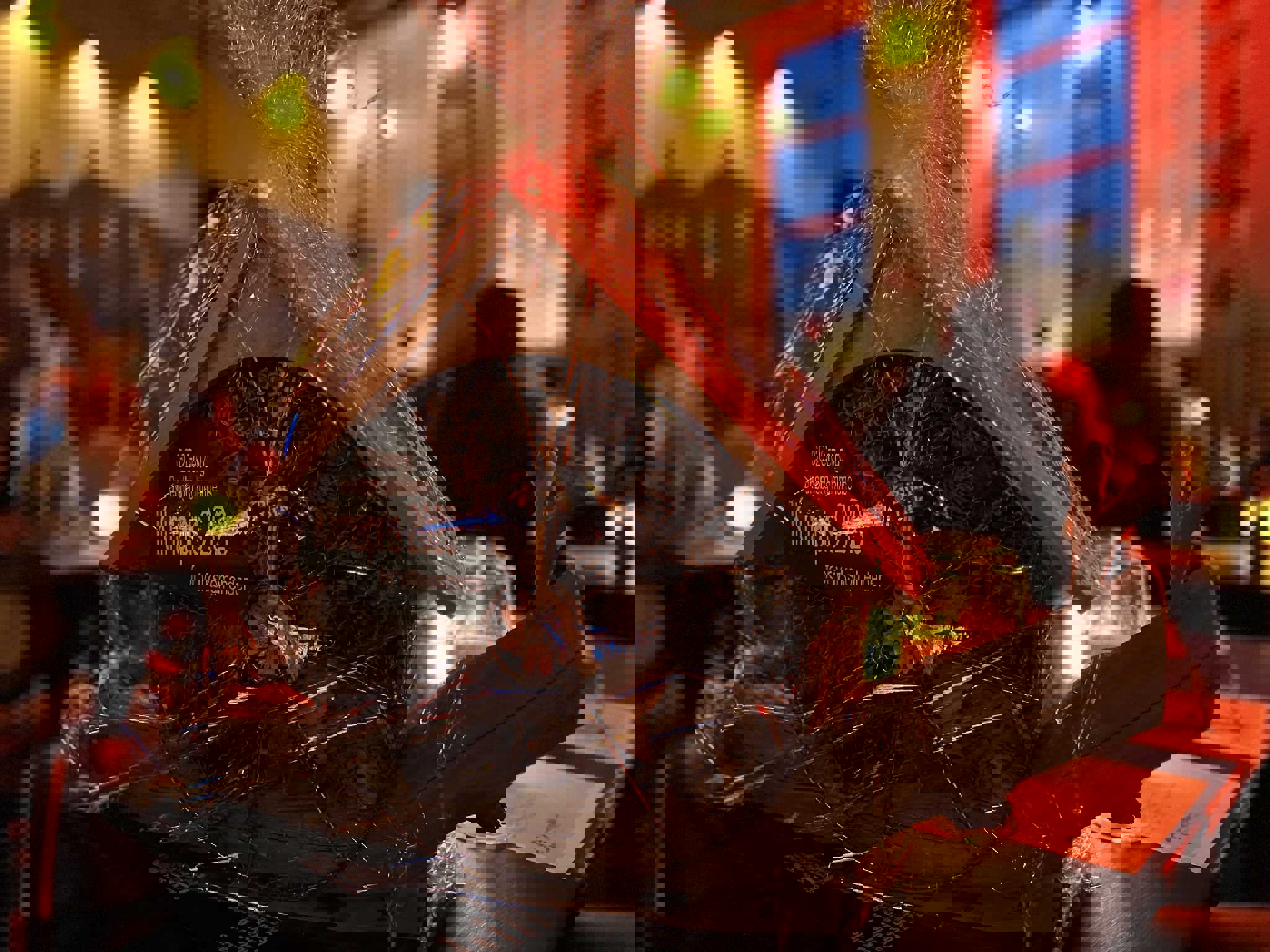 Præmien i 2023, produceret af lokale unge mennesker, et insekthotel formet som en snegl