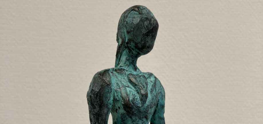 Lille bronce statuette udført af Sabine Jensen