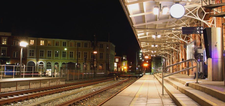 Svendborg Station i aftenlys 